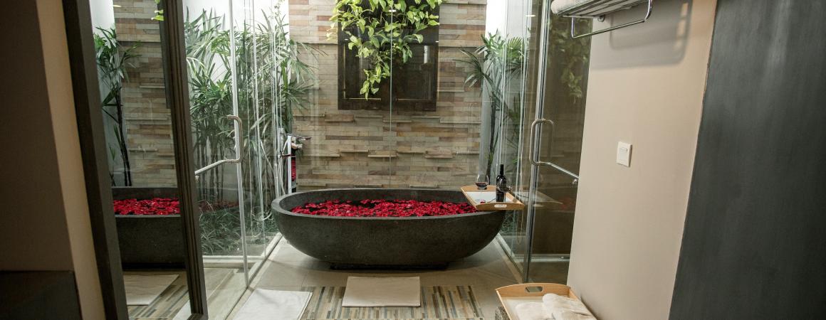 Premier Deluxe King Bathtub